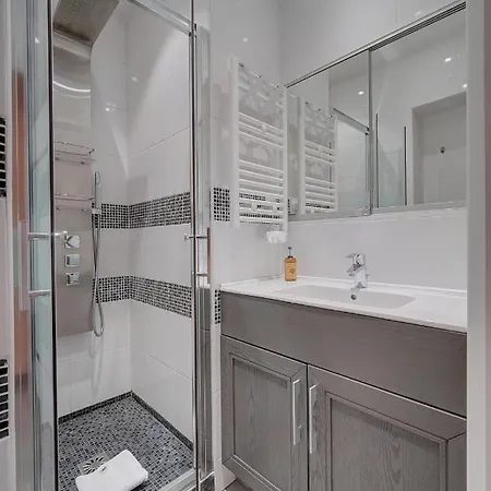 Immogroom- Sublime With Terrace- Close Shopsbar Appartement *