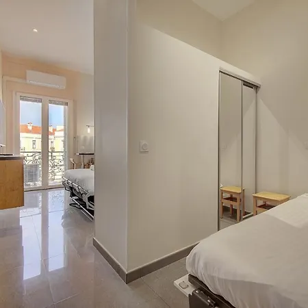 Immogroom- Sublime With Terrace- Close Shopsbar Appartement *