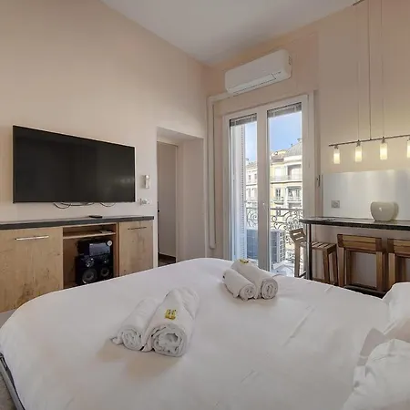 Апартаменты Upstays Terrace 24m2 Carnot *